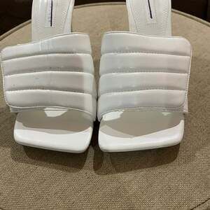 Top shop women’s sz 6 new white sandals